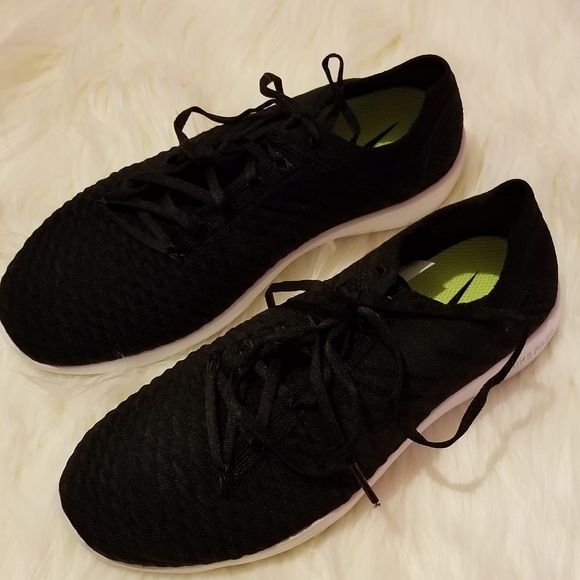 NWT Nike Free TR Flyknit 2 Running Kicks In Women - Picture 6 of 8